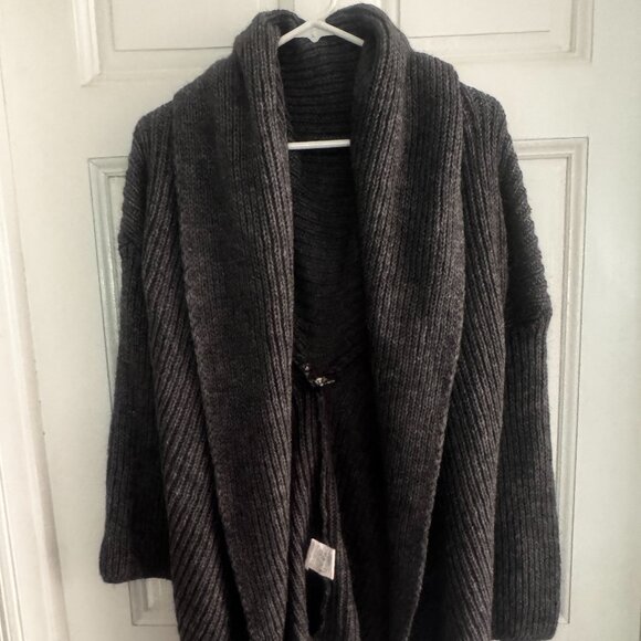 Sweaters - Cozy Beautiful Grey Fluffy Sweater  Guess Brand Size S/M